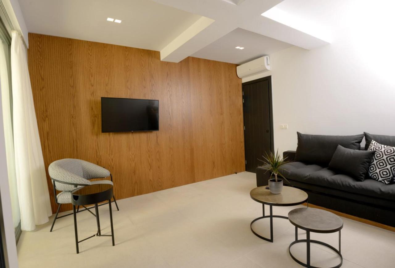 Irini Design Apartments Plomari Esterno foto